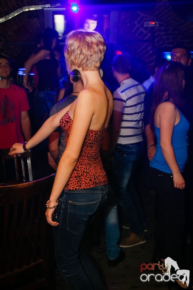 Miercuri seara e party în Club Escape, 