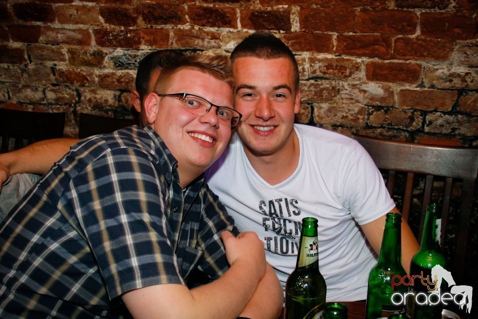 Miercuri seara e party în Club Escape, 