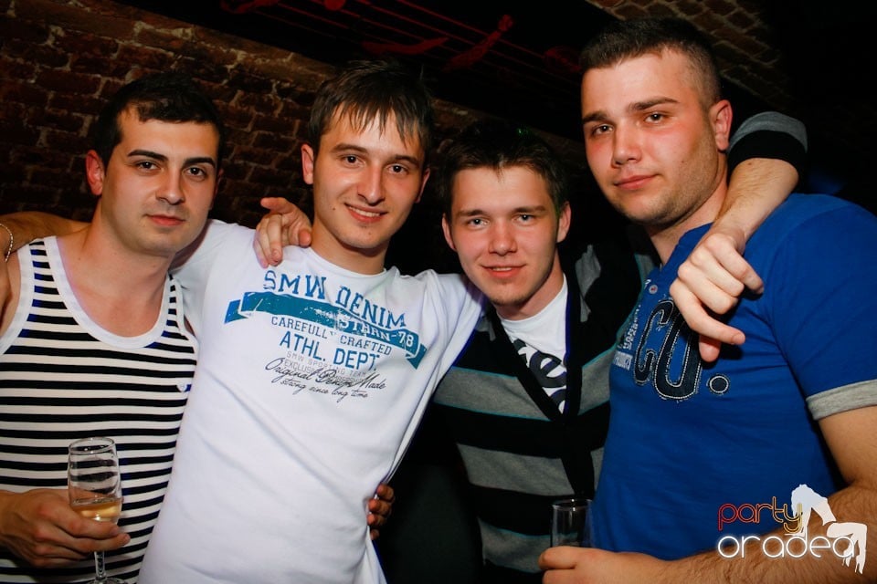 Miercuri seara e party în Club Escape, 