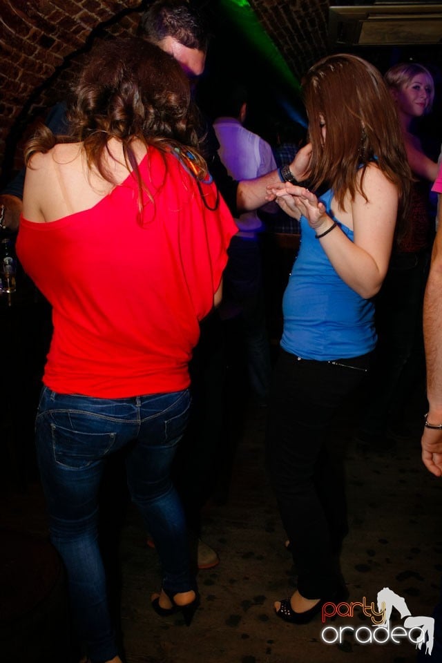 Miercuri seara e party în Club Escape, 