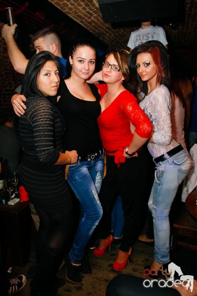 Miercuri seara e party în Club Escape, 