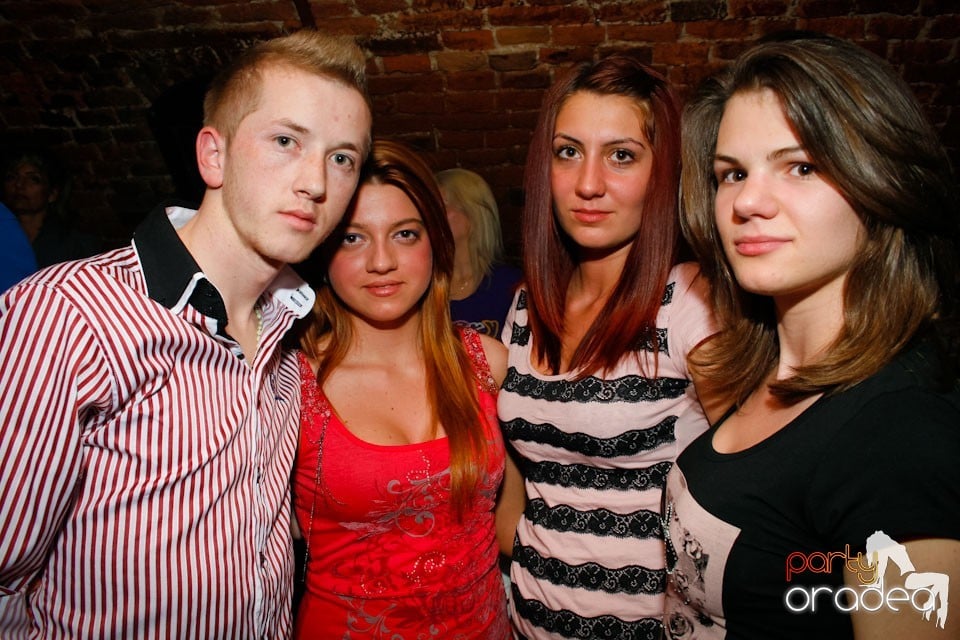 Miercuri seara e party în Club Escape, 