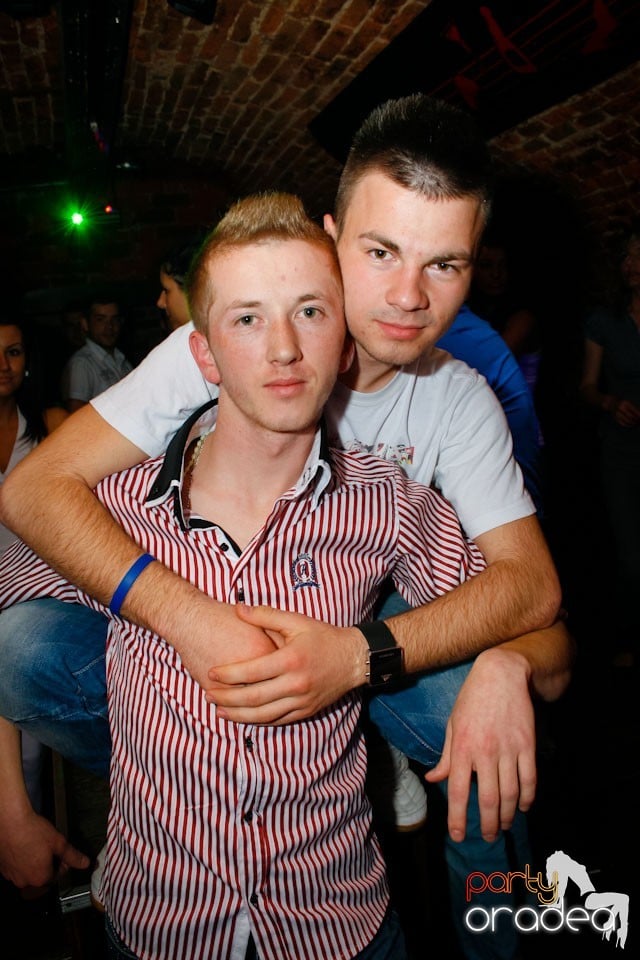 Miercuri seara e party în Club Escape, 