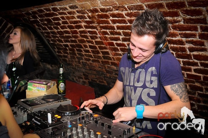 Miercuri seara e party în Escape, 