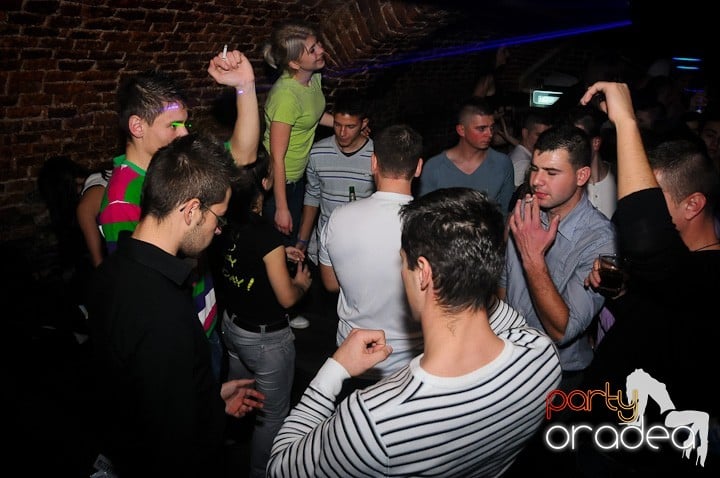 Miercuri seara e party în Escape, 