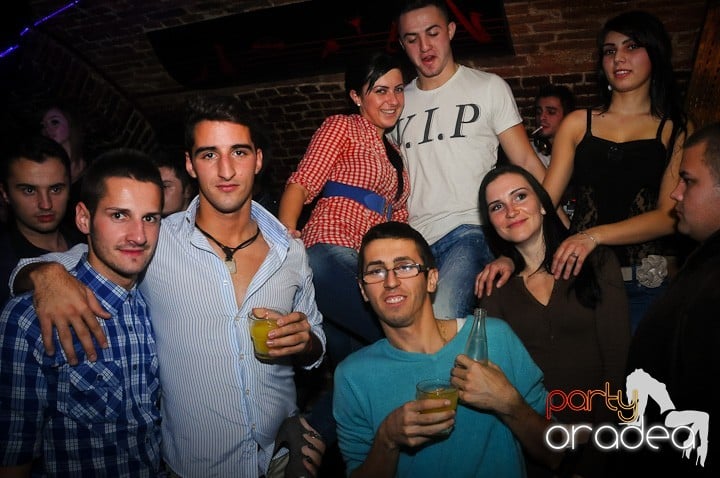 Miercuri seara e party în Escape, 