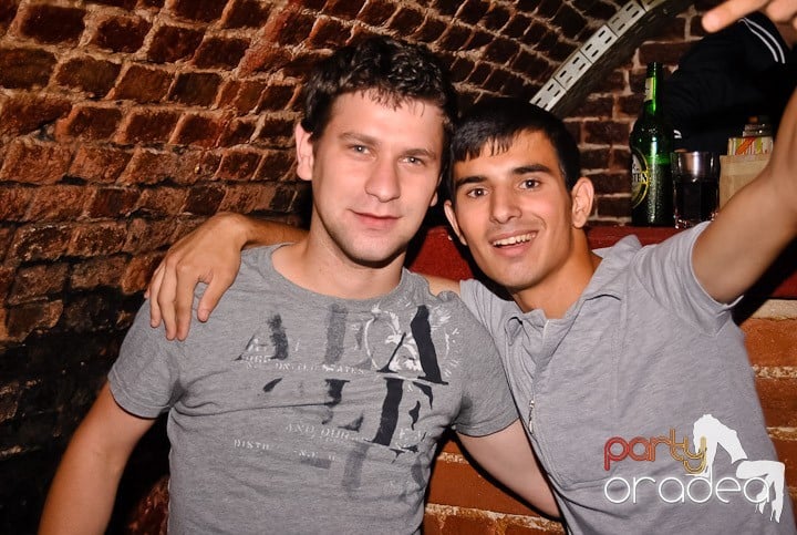 Miercuri seara în Club Escape, 