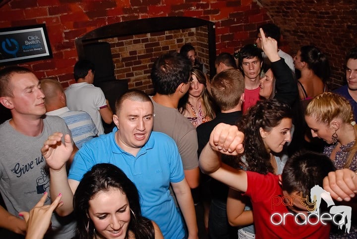 Miercuri seara în Club Escape, 