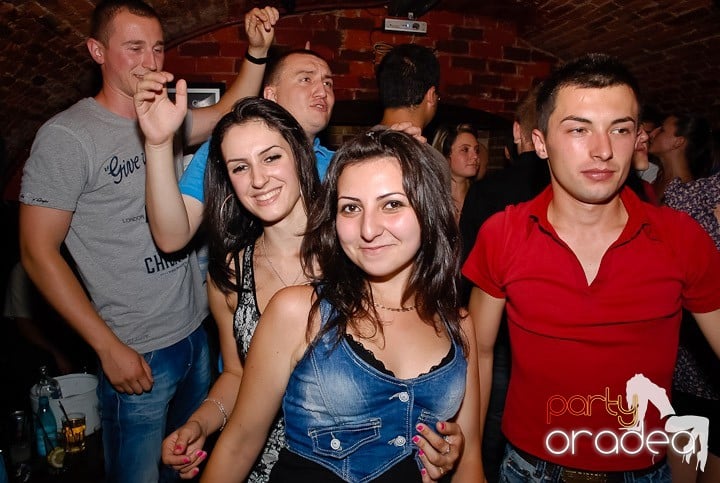 Miercuri seara în Club Escape, 