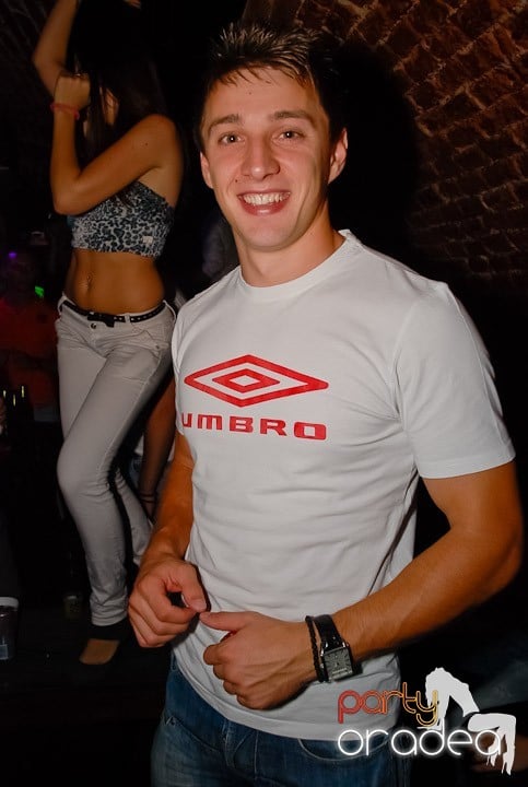 Miercuri seara în Club Escape, 