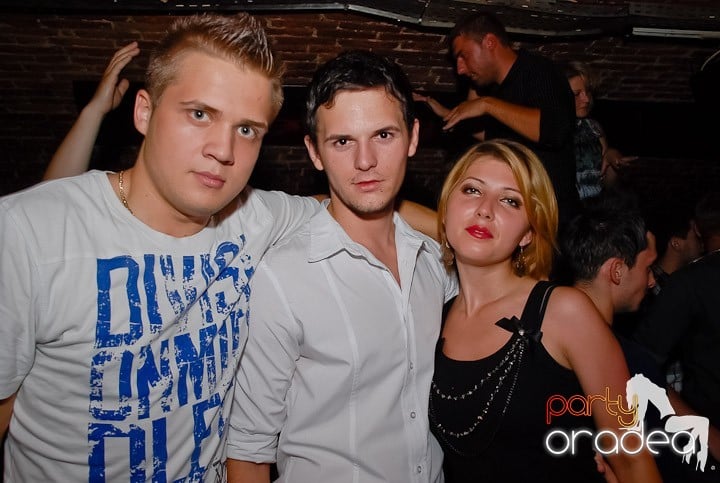 Miercuri seara în Club Escape, 