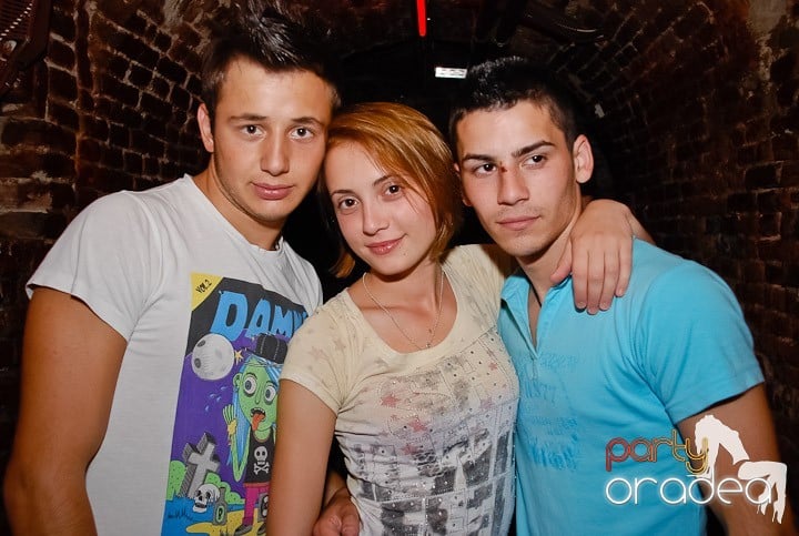 Miercuri seara în Club Escape, 