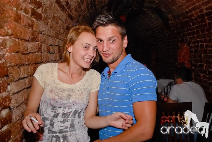 Miercuri seara în Club Escape, 