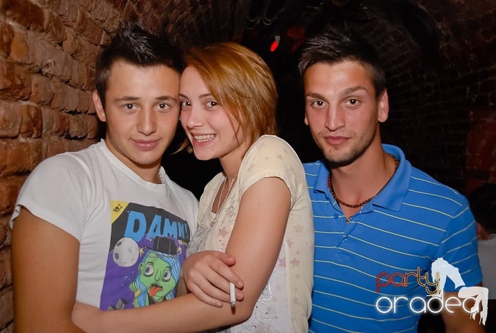 Miercuri seara în Club Escape, 