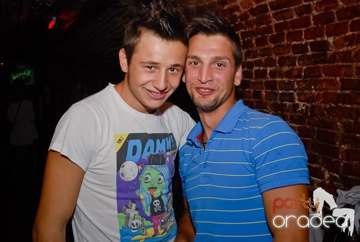 Miercuri seara în Club Escape, 