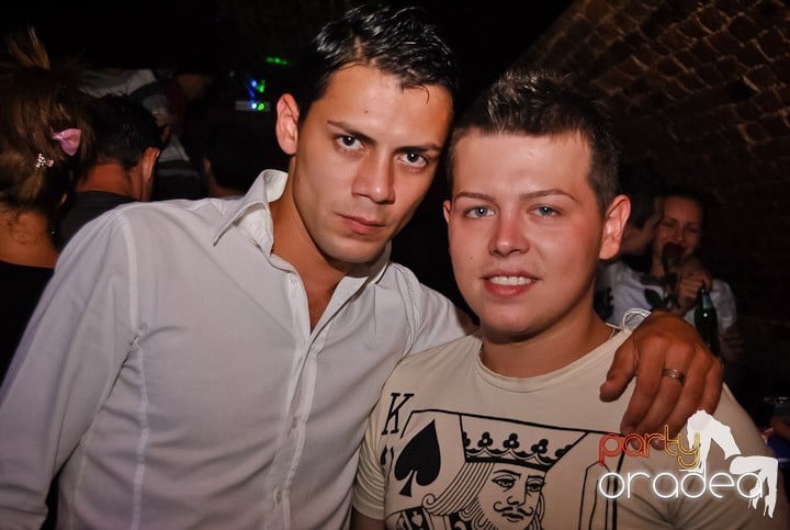 Miercuri seara în Club Escape, 