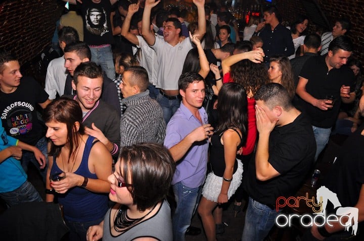 Miercuri seara în Club Escape, 