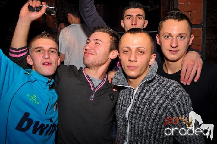 Miercuri seara în Club Escape, 