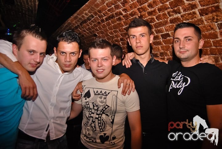 Miercuri seara în Club Escape, 