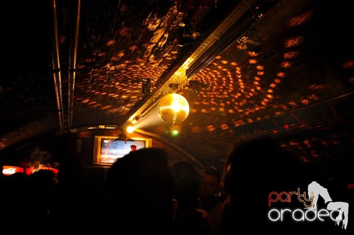 Miercuri seara în Club Escape, 