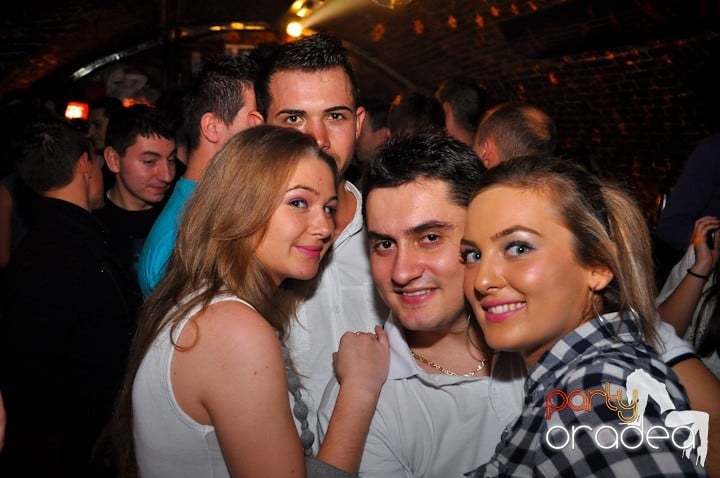 Miercuri seara în Club Escape, 