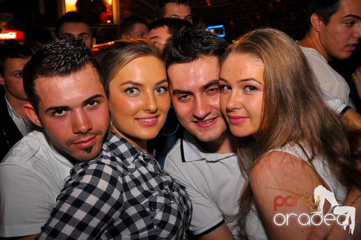 Miercuri seara în Club Escape, 