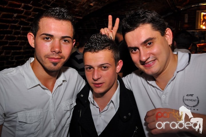 Miercuri seara în Club Escape, 