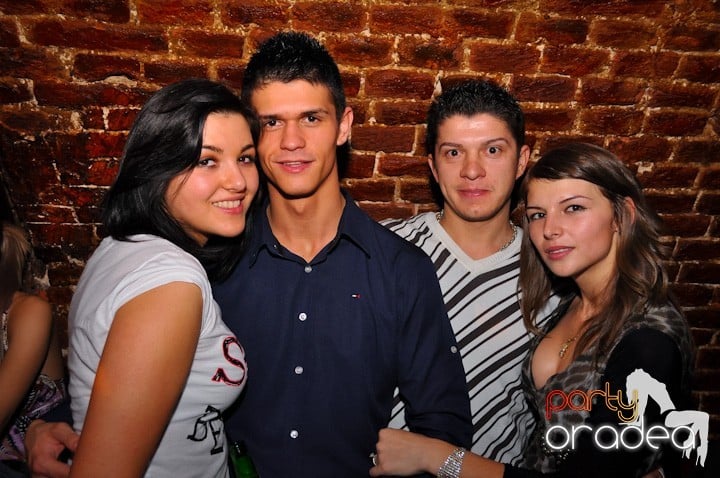 Miercuri seara în Club Escape, 