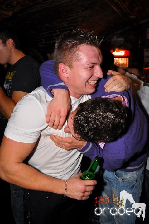 Miercuri seara în Club Escape, 