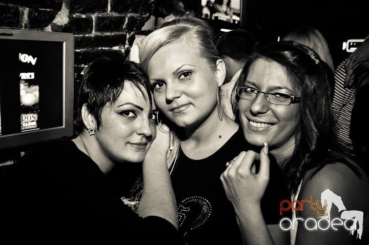 Miercuri seara în Club Escape, 