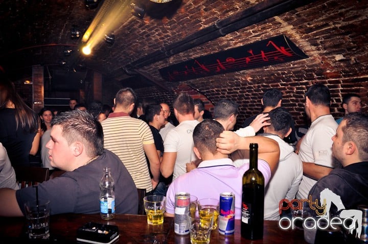 Miercuri seara în Club Escape, 