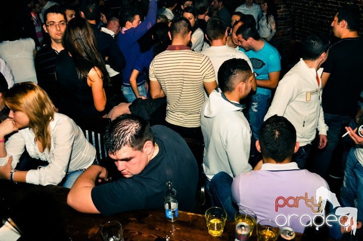 Miercuri seara în Club Escape, 