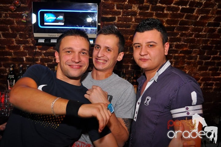 Miercuri seara în Club Escape, 