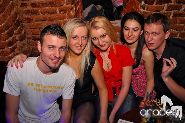 Miercuri seara în Club Escape, 