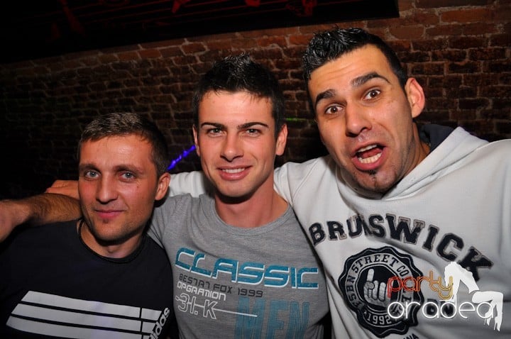 Miercuri seara în Club Escape, 