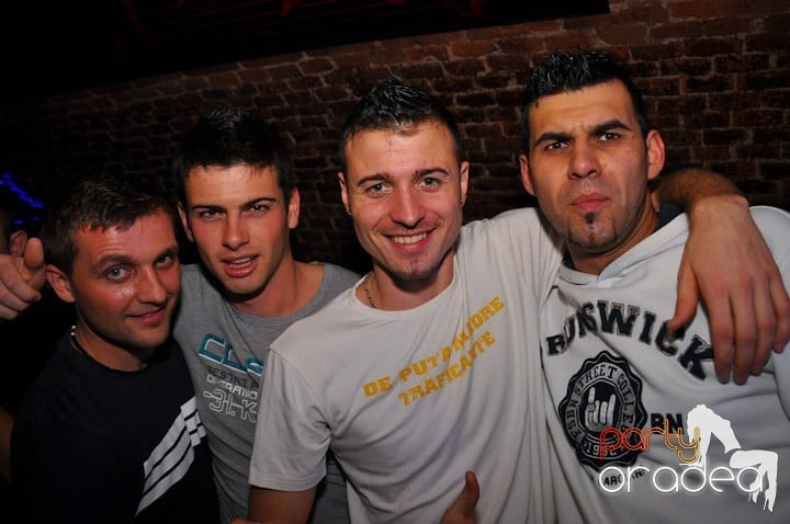 Miercuri seara în Club Escape, 