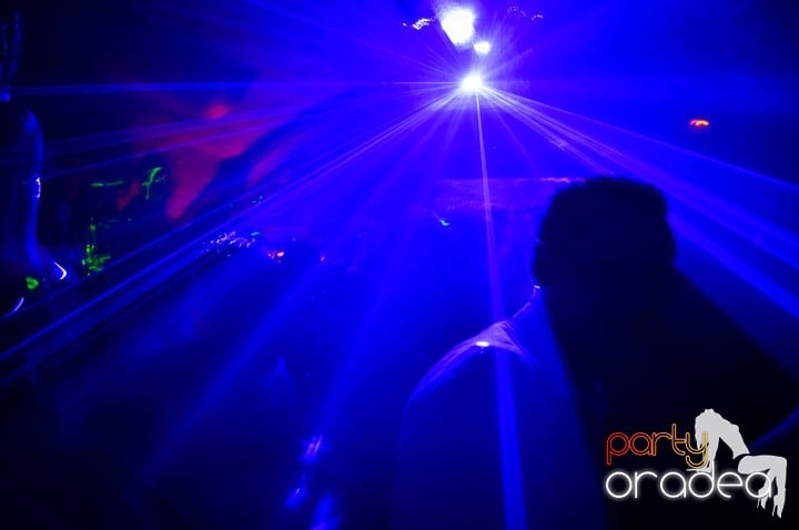 Miercuri seara în Club Escape, 