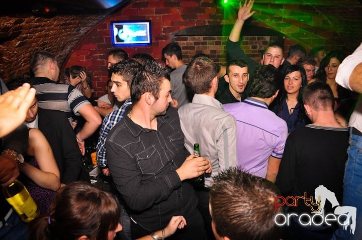 Miercuri seara în Club Escape, 