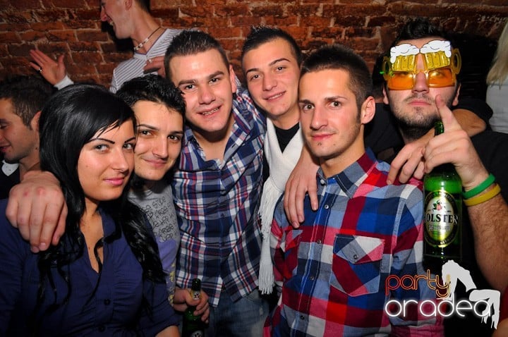 Miercuri seara în Club Escape, 