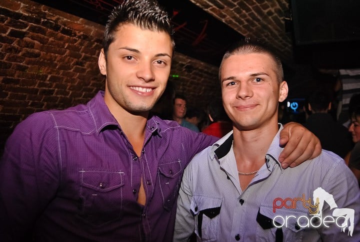 Miercuri seara în Club Escape, 