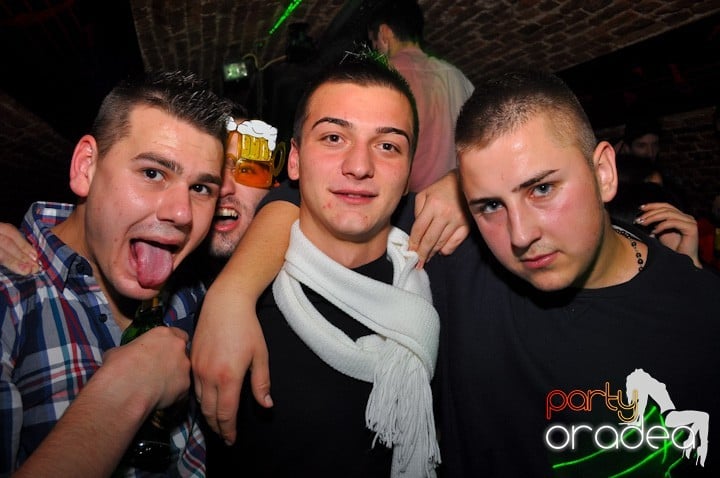 Miercuri seara în Club Escape, 