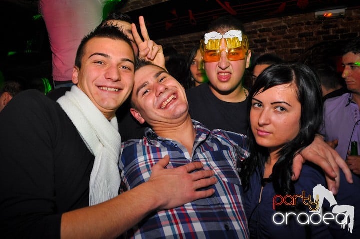 Miercuri seara în Club Escape, 