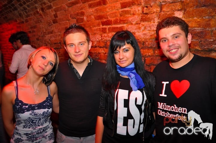 Miercuri seara în Club Escape, 