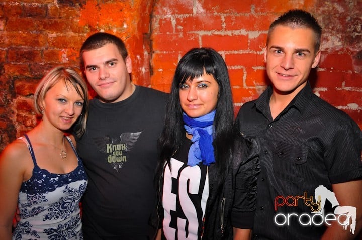 Miercuri seara în Club Escape, 