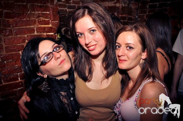 Miercuri seara în Club Escape, 