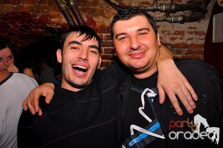 Miercuri seara în Club Escape, 