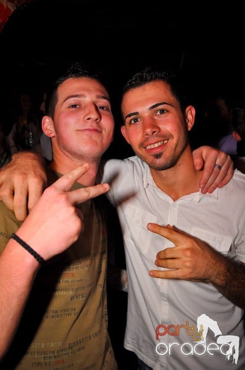 Miercuri seara în Club Escape, 