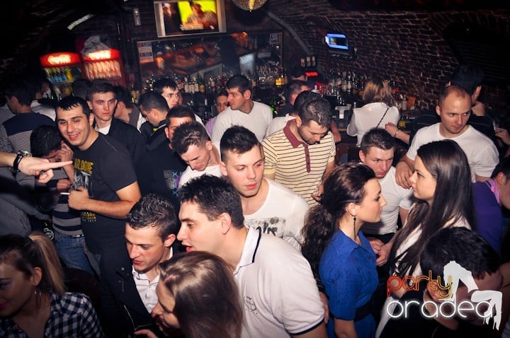 Miercuri seara în Club Escape, 