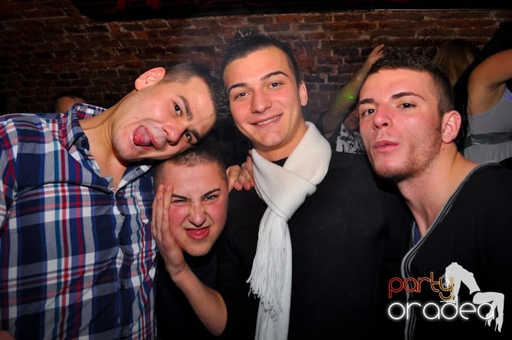 Miercuri seara în Club Escape, 