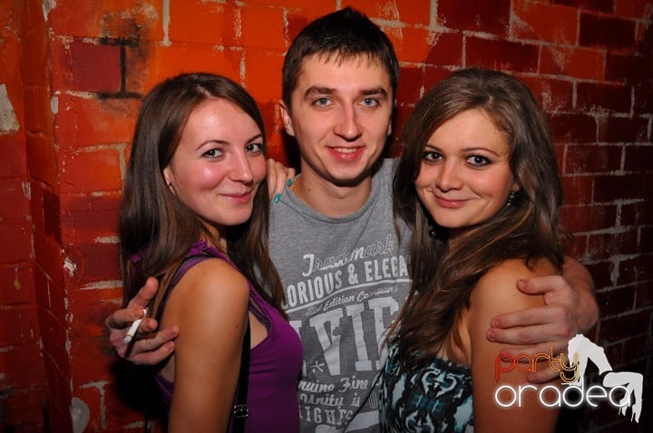 Miercuri seara în Club Escape, 